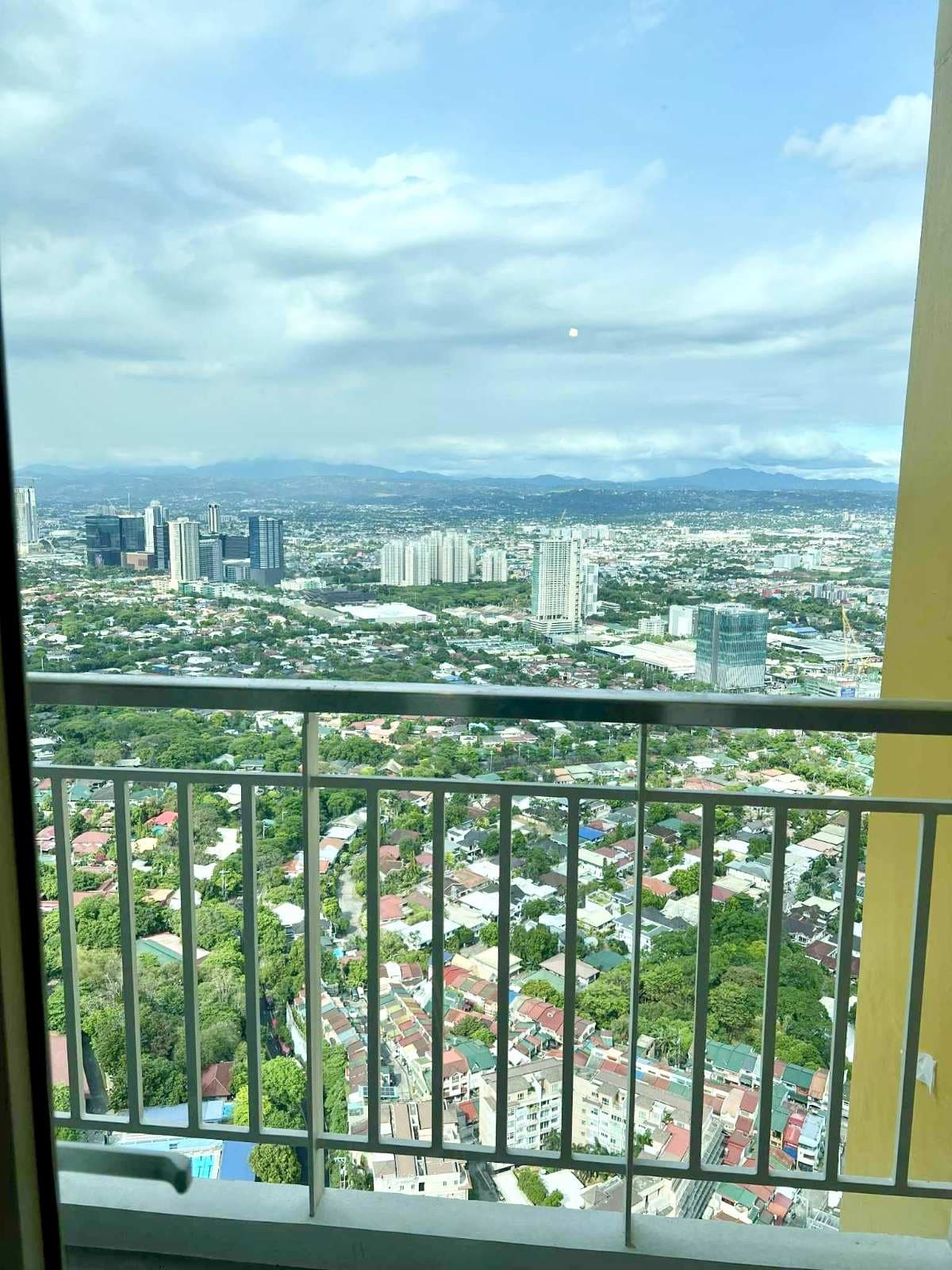 56th Floor Maven Studio | Balcony + Open East View | Capitol Commons — photo 1 of 3