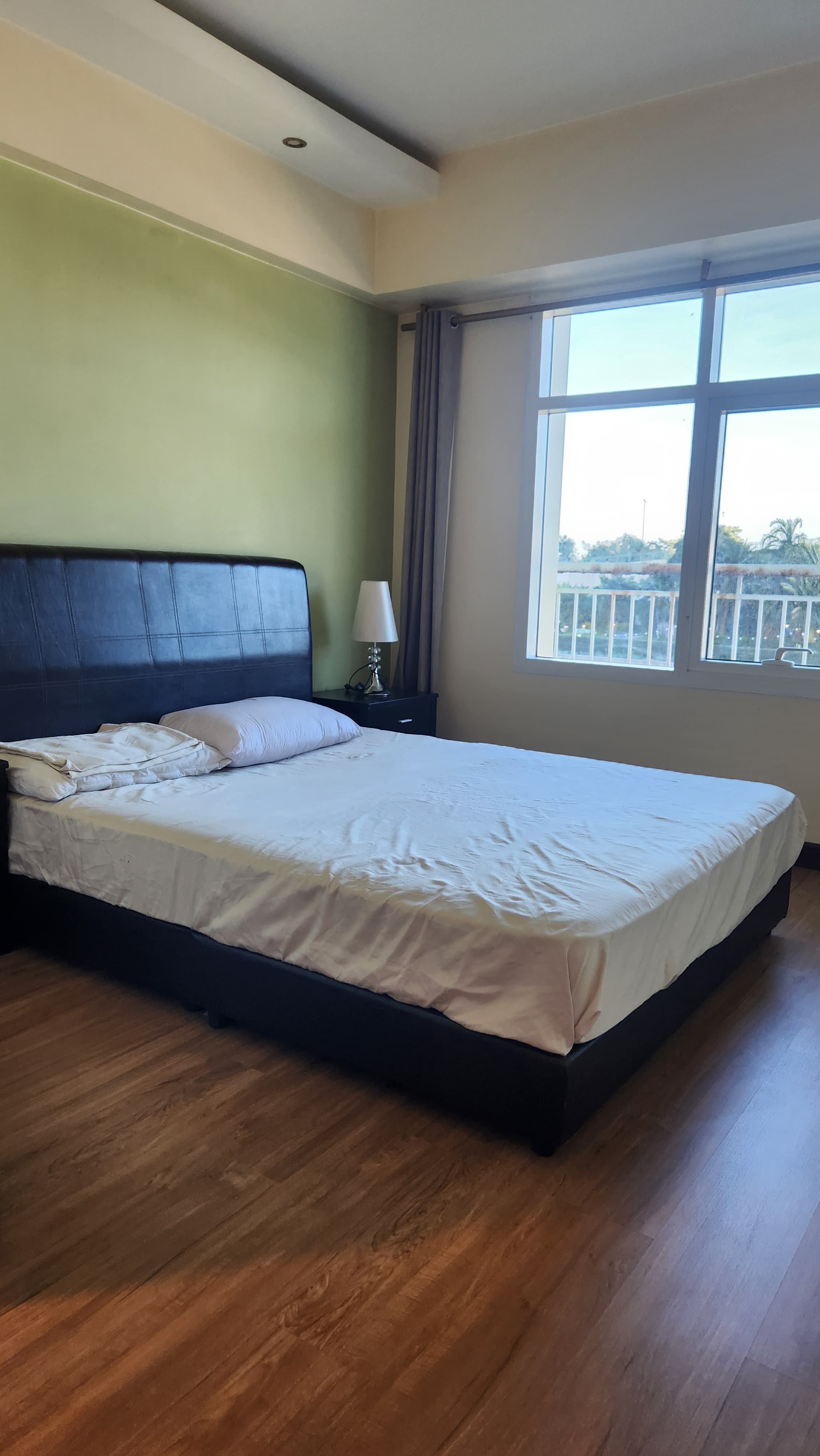 Two Serendra 1-bedroom BGC Condominium for 55k/month — photo 1 of 3
